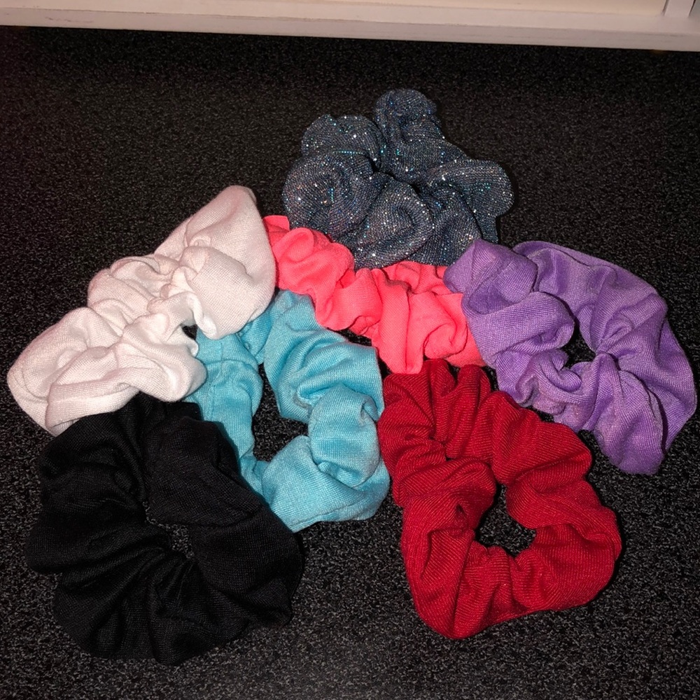 SCRUNCHIES ✨✨